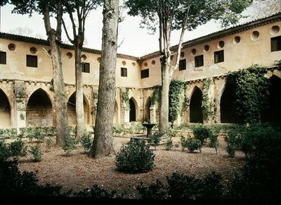 Vista del chiostro del monastero, fondato nel 1194 e trasferito nel sito attuale nel 1218 da Spanish School